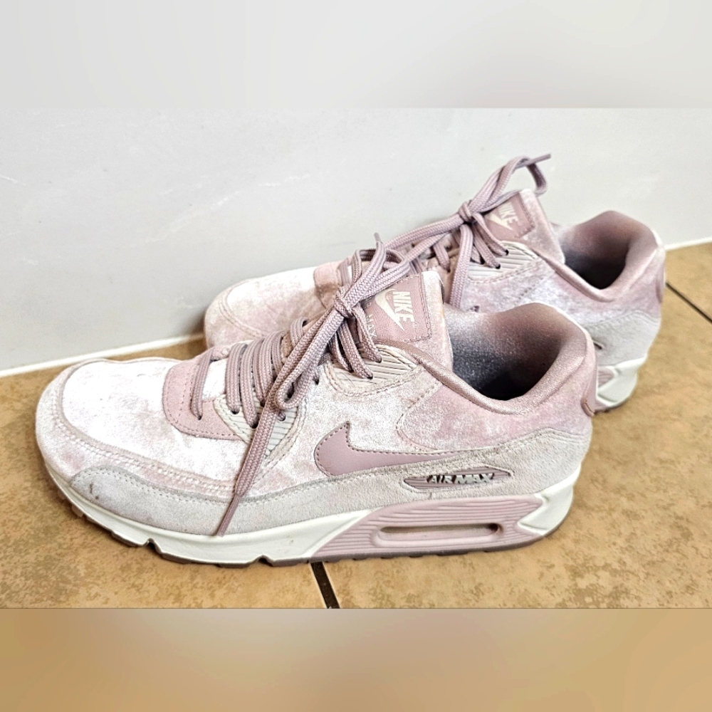 Women's Nike Air Max 90 LX' Particle Rose Velvet